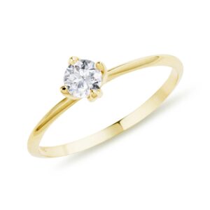 Tenký zlatý prsten s briliantem KLENOTA