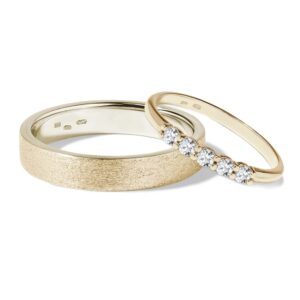 Zlaté snubní prsteny mat a diamanty KLENOTA