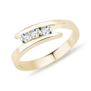 Zásnubní prsten s diamanty ve žlutém zlatě KLENOTA
