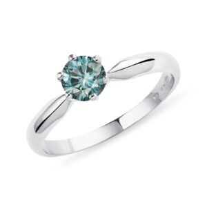 Zlatý zásnubní prsten s modrým diamantem KLENOTA