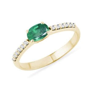 Smaragdový prsten s diamanty ve žlutém zlatě
