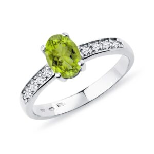 Olivínový prsten z bílého zlata s diamanty KLENOTA