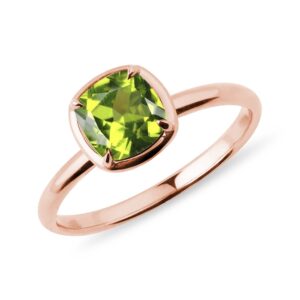 Prsten z růžového zlata s olivínem KLENOTA