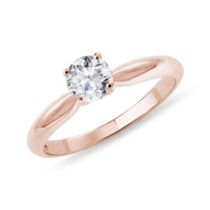Zásnubní prsten z růžového zlata s výrazným briliantem KLENOTA