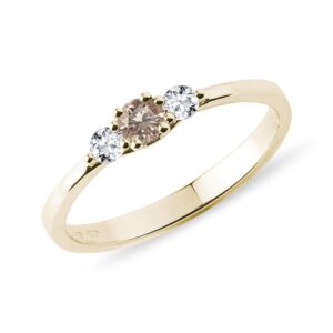 Zlatý prsten s champagne a čirými diamanty KLENOTA