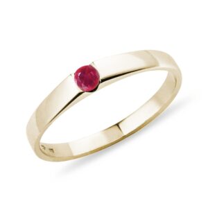 Minimalistický zlatý prsten s rubínem KLENOTA