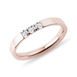 Snubní prsten se třemi diamanty v růžovém zlatě KLENOTA