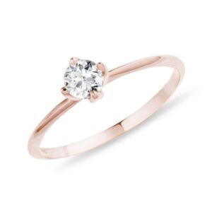 Tenký prsten z růžového zlata s briliantem KLENOTA