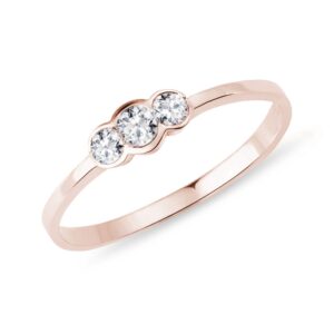 Prsten se třemi čirými diamanty v růžovém zlatě KLENOTA