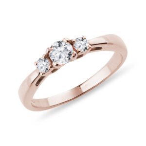 Diamantový zásnubní prsten z růžového zlata KLENOTA
