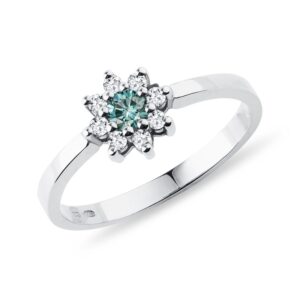 Prsten kytička z bílého zlata s modrým diamantem KLENOTA