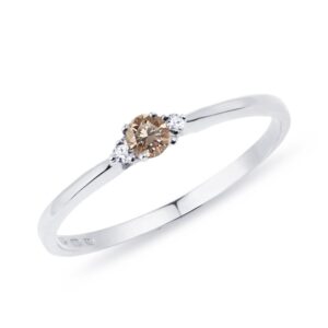 Diamantový prsten s champagne diamantem v bílém zlatě