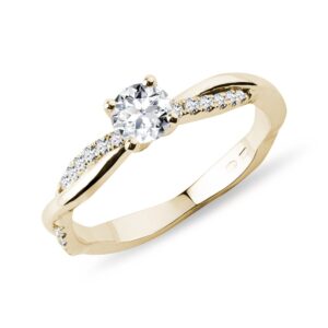 Netradiční prsten s diamanty ve 14k zlatě KLENOTA