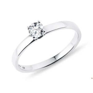 Klasický zásnubní prsten z bílého zlata s diamantem KLENOTA