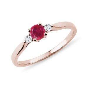Prsten z růžového zlata s rubínem a brilianty KLENOTA
