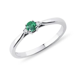 Zásnubní diamantový prsten se smaragdem KLENOTA