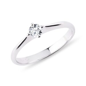 Minimalistický prsten s diamantem v bílém zlatě KLENOTA