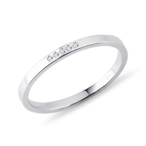 Snubní prsten z bílého zlata s pěti diamanty KLENOTA