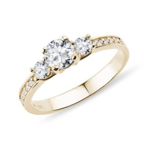 Luxusní zásnubní prsten s diamanty ve žlutém zlatě KLENOTA