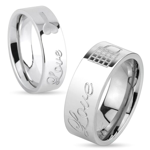 Lesklý ocelový prsten stříbrné barvy
