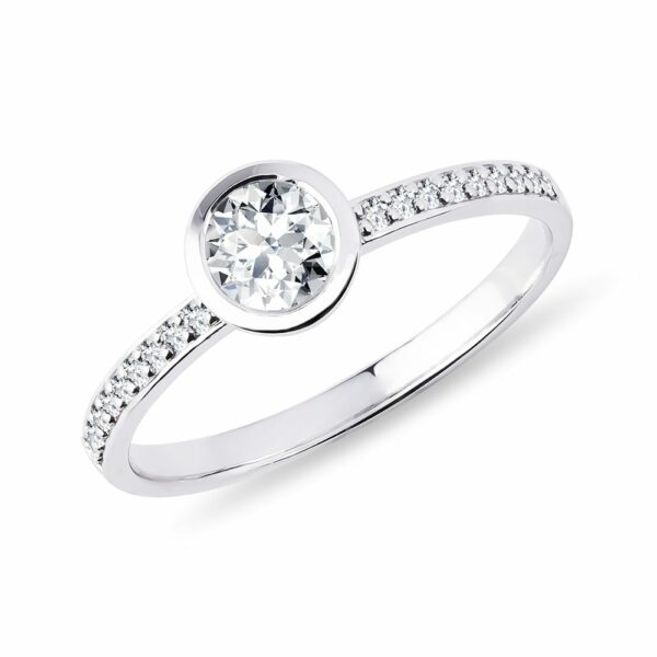 Diamantový zásnubní prsten bezel v bílém zlatě