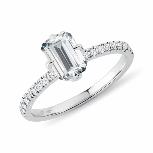Prsten s emerald diamantem v bílém 14k zlatě