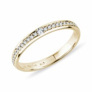 Dámský prsten ze žlutého zlata s diamanty