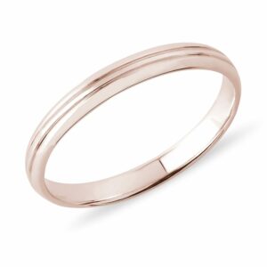Pánský snubní prsten s rytinou v růžovém zlatě