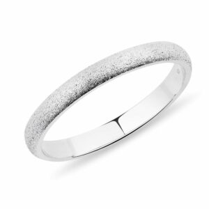 Moderní prsten z bílého zlata pro muže