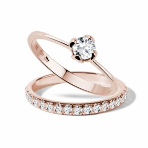 Snubní a zásnubní prsten s diamanty v růžovém zlatě