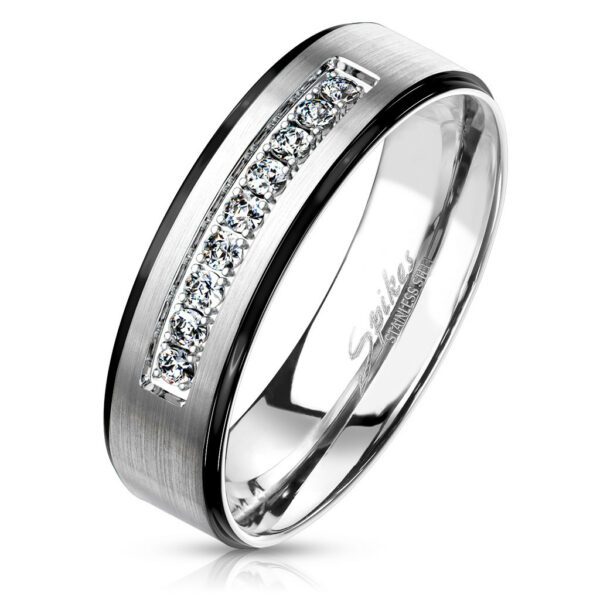Ocelový prsten s matným povrchem - ozdobený třpytivými zirkony v zářezu