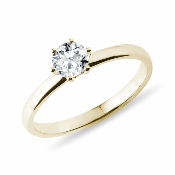 Klasický zlatý zásnubní prsten s briliantem