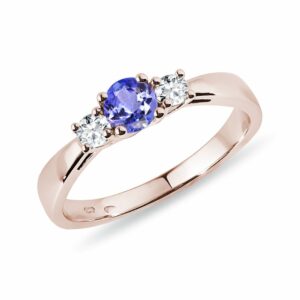 Tanzanitový prsten s diamanty v růžovém zlatě