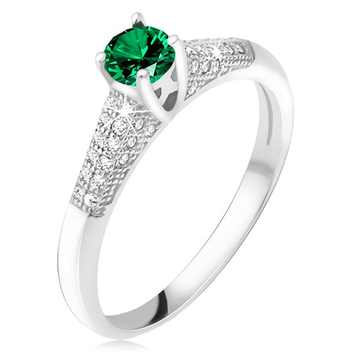 Prsten se zeleným zirkonem v kotlíku