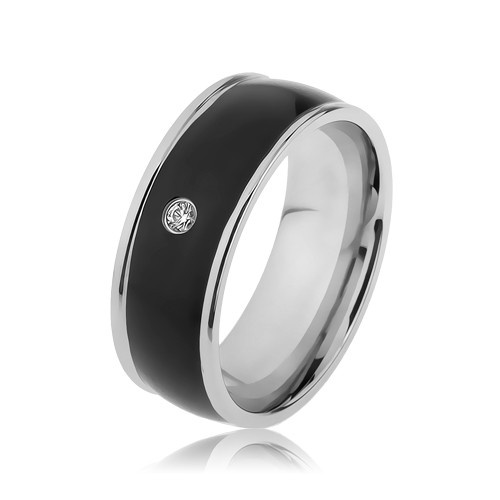 Lesklý ocelový prsten stříbrné barvy