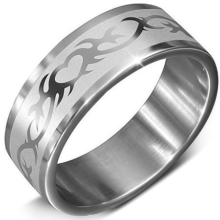 Ocelový prstýnek ve stříbrné barvě s potiskem srdce v ornamentu - Velikost: 56