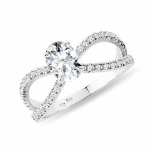 Luxusní zásnubní prsten z bílého zlata s diamanty