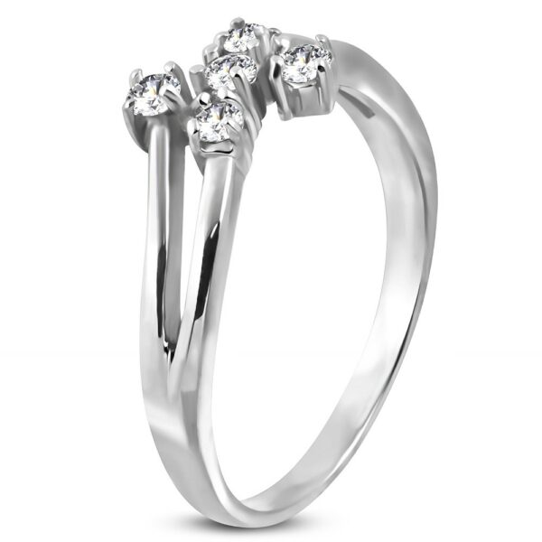 Ocelový prsteň stříbrné barvy s pěti čirými zirkony - Velikost: 54