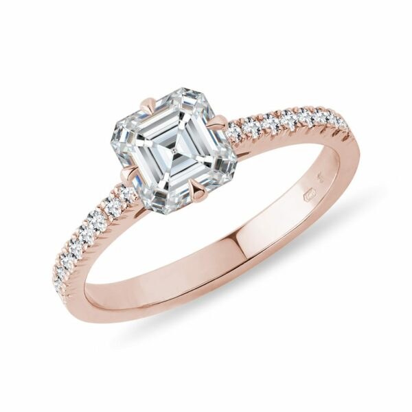 Prsten s diamantem v brusu asscher a brilianty v růžovém zlatě