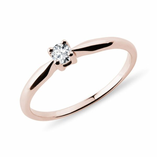 Klasický zásnubní prsten z růžového zlata s briliantem