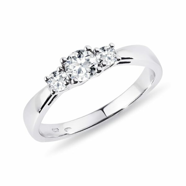 Masivní prsten z bílého zlata s diamanty
