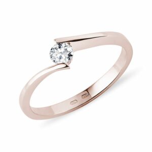 Minimalistický prsten z růžového zlata s diamantem