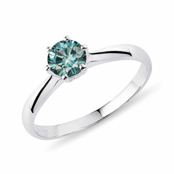 Prsten z bílého zlata s půlkarátovým modrým diamantem