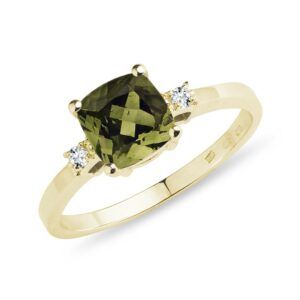 Zlatý prsten s vltavínem a diamanty