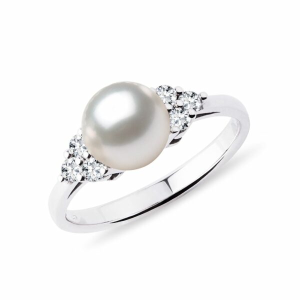 Prsten s Akoya perlou a brilianty v bílém zlatě