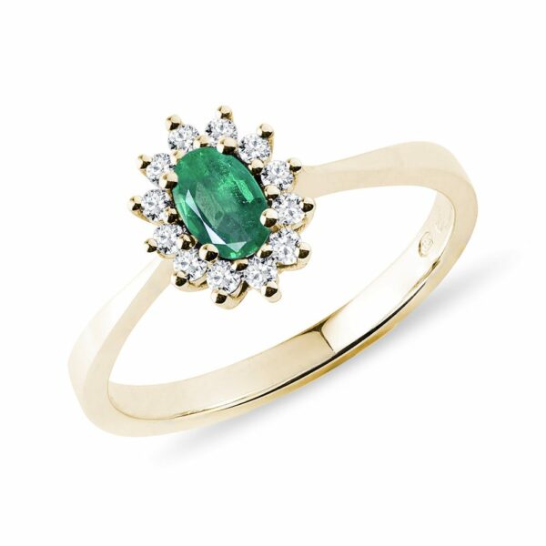 Zlatý prsten s oválným smaragdem a brilianty