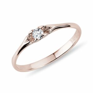 Prsten z růžového zlata s kulatým diamantem