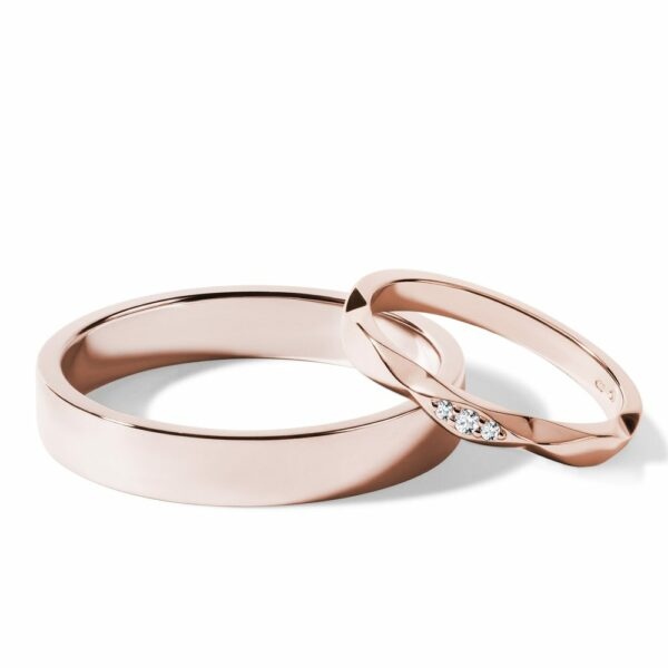 Set snubních prstenů s 3 diamanty v růžovém zlatě