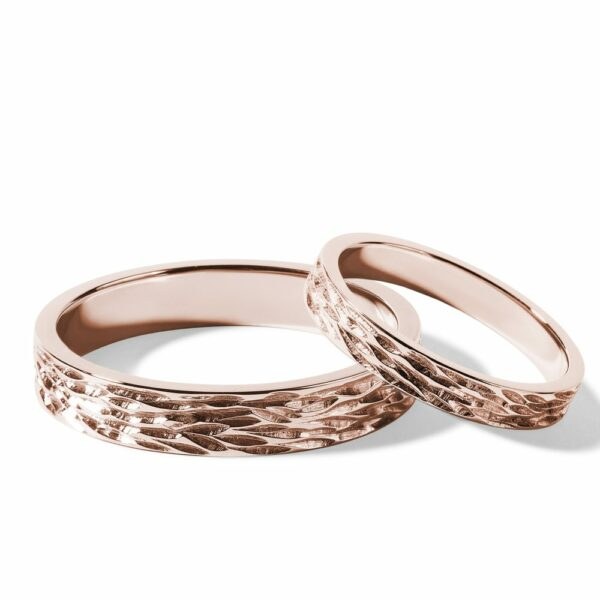 Set snubních prstenů s ručním vrypem v růžovém zlatě