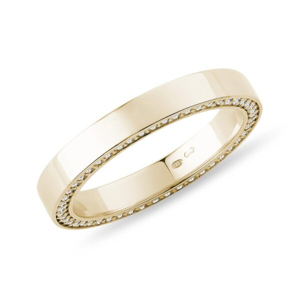 Snubní prsten s postranními diamanty ve žlutém zlatě
